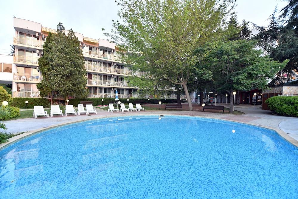 Hotel Malibu 알베나 외부 사진